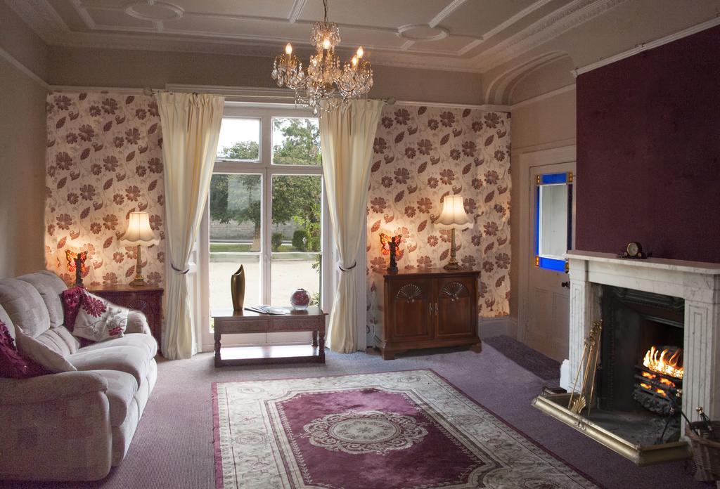Hilbury Court Hotel Trowbridge Exteriör bild