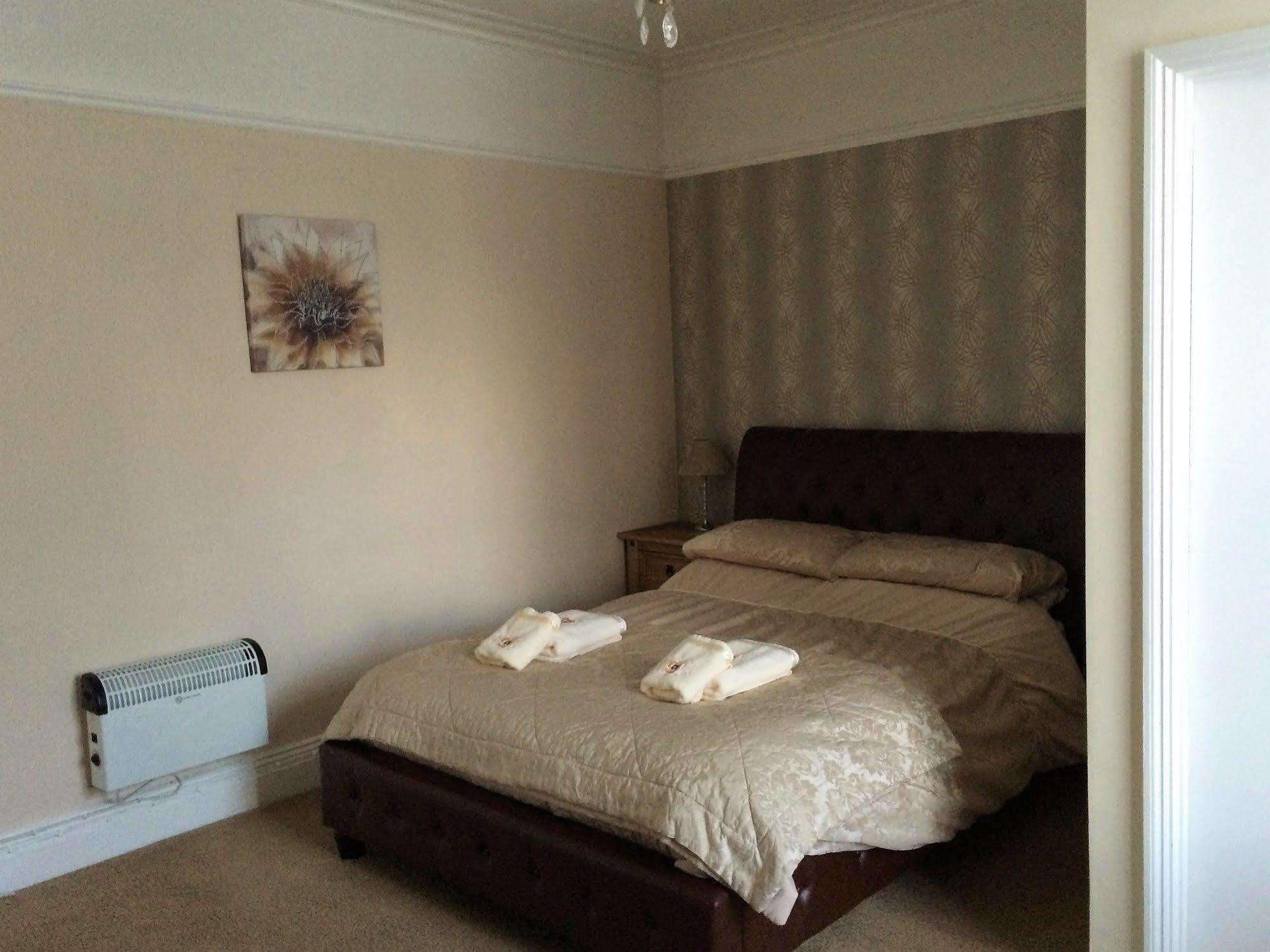 Hilbury Court Hotel Trowbridge Exteriör bild